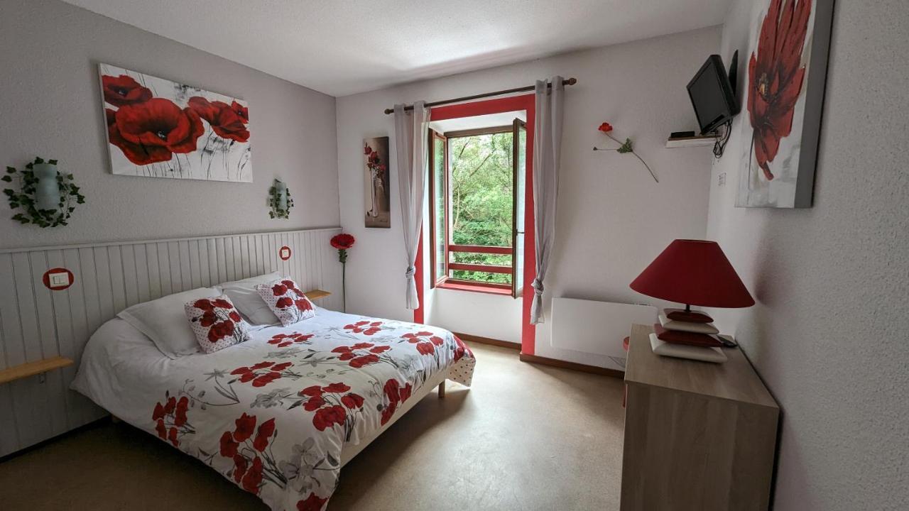 Chambres D'Hotes Les Lits Des Fees Saint-Floret Exterior foto